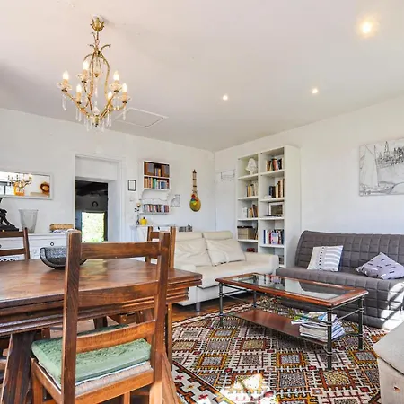 Vakantiehuis 1 Bedroom Lovely In
