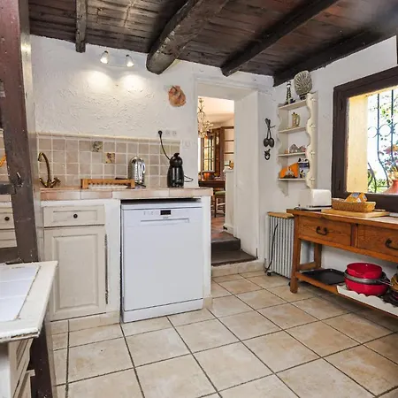 1 Bedroom Lovely In Будинок відпочинку